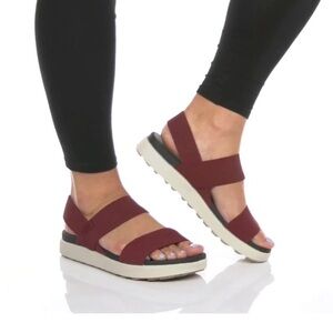 KEEN Elle Backstrap Burgundy Red Open Toe Sandals Stretchy Comfort Women’s 7